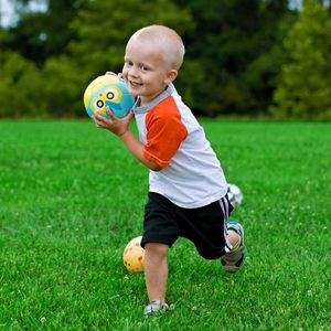 Premium Mini PVC pallone da calcio per bambini e bambini piccoli cuciti a macchina taglie 1 e 3 con pompa e confezione regalo inclusa - Product Image 5
