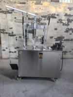 Hoge kwaliteit automatische machine voor thuisgebruik voor het verwerken van kleine jonge kokosnoten, inclusief schiltrimmer, schiller, snijder