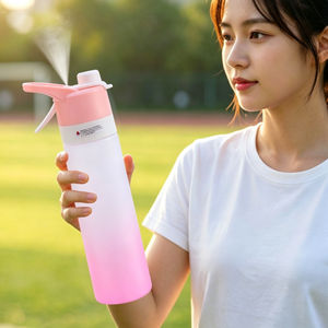 ขวดน้ำพลาสติกไล่สีขนาด 700 มล. พร้อมฝาแบบมีบานพับ ปลอดสาร BPA สำหรับการเดินทางกลางแจ้ง ดีไซน์ทันสมัยสำหรับทุกเพศ - Product Image 3