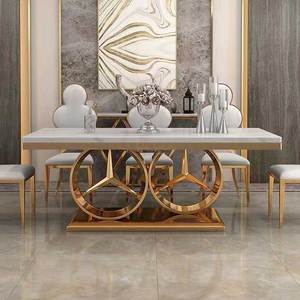 Table à manger en métal doré <span class=keywords><strong>design</strong></span> royal <span class=keywords><strong>de</strong></span> luxe ensemble 6 places <span class=keywords><strong>4</strong></span> chaises meubles <span class=keywords><strong>de</strong></span> maison salle à manger table à manger moderne en métal marbré - Product Image 1