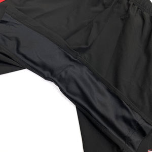 Pantalones cortos deportivos con logotipo de equipo bordado personalizado bolsillos con cremallera pantalones cortos de entrenamiento con costuras de malla transpirable - Product Image 4