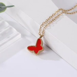 Articolo all'Ingrosso di Tendenza: Collana con Farfalla in Acciaio Inossidabile Placcato Oro 18K e Smalto Multicolore, Gioiello Elegante da Donna - Product Image 4