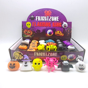 Jouet lumineux LED pour doigts, anneau lumineux en TPR pour fête d'Halloween, pour enfants et jeunes - Product Image 4