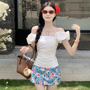 Top blanc chic d'été pour femme, coupe ajustée, taille cintrée, style débardeur à épaules dénudées, idéal pour les vacances à la plage - Product Image 2
