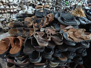 Chaussures d'occasion pour hommes – Première qualité, haute qualité, tailles variées 40+, modèles mixtes, mode décontractée, pré-aimées - Product Image 4