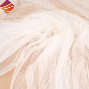 <span class=keywords><strong>Tissu</strong></span> en tulle <span class=keywords><strong>plissé</strong></span> léger et personnalisable 100 % polyester tricoté beige et <span class=keywords><strong>blanc</strong></span> pour robe de mariée et voile de mariée - Product Image 3