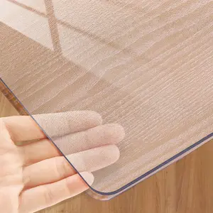 A buon mercato impermeabile plastica trasparente Pvc rotolo di tovaglia per sala da pranzo trasparente Pvc copertura della tavola tovaglia trasparente