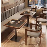 Ensemble de sièges de style café vintage, canapé mural, table et chaises en bois massif pour café et restaurant occidental