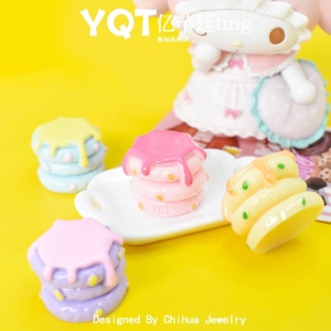 Populares cabujones de resina con forma de pastel dulce para figuras de comida en miniatura de casas de muñecas y decoraciones DIY para llaveros - Product Image 3