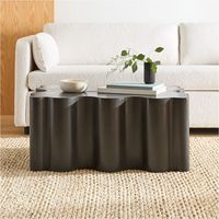 Fait d'un mélange plus léger de béton recyclé Nuage Table basse Standout et pièce éco-consciente pour votre maison.