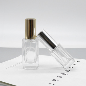 Envase de Vidrio Blanco Cristalino para Perfumes y Cosméticos, Botella Vacía Cuadrada de 30 ml, Recargable y con Atomizador, con Tapa de Rosca y Embalaje en Caja - Product Image 4