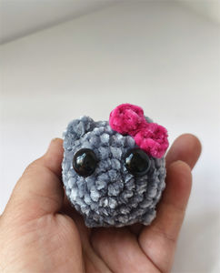 Jouet en peluche au crochet pour hamster triste avec musique porte-clés fait à la main arc rose et violon Hamster triste - Product Image 4