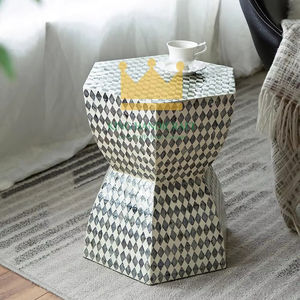 โต๊ะข้างทรงหกเหลี่ยมแบบทำด้วยมือดีไซน์แบบฝังตามสั่งสำหรับการตกแต่งภายในที่หรูหรา - Product Image 1