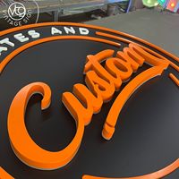 Enseigne LED ronde rétroéclairée personnalisée avec accents orange et blancs pour garage ou entreprise