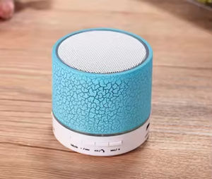 Altavoz Inalámbrico Mini Portátil con Bluetooth 4.1, Resistente al Agua IPX4, con Luces LED RGB y Cancelación de Ruido, Ideal para Viajes al Aire Libre, Venta al Por Mayor de Fábrica - Product Image 3