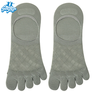 Vente chaude cinq doigts <span class=keywords><strong>chaussette</strong></span> séparée pour hommes été respirant chaussettes <span class=keywords><strong>fantaisie</strong></span> couleur mince maille courte Invisible corps Logo chaussettes - Product Image 5