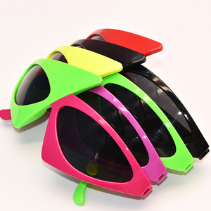 Nuovi Arrivi 2026: Occhiali da Sole Joker Rossi e Verdi Popolari per Feste, Occhiali da Sole <span class=keywords><strong>Roy</strong></span> Purdy in Plastica a Prezzo Economico, Vendita all'Ingrosso - Product Image 6
