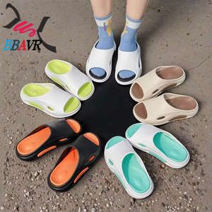 Deran 2025 OEM Chaussons d'intérieur et d'extérieur, Chaussures unisexes pour la maison, Chaussures de salle de bain tendance, Chaussons de récupération en mousse, Vente en gros pour hommes - Product Image 1