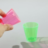 Mini-verres à shot néon en plastique 1oz 2oz pour soirées dans le noir, fournitures de fête et décorations