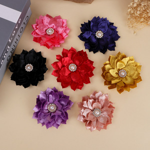 Flores de Tela con Centro de Perlas de Imitación y Diamantes de Imitación para Decoración de Ropa, Zapatos y Sombreros Infantiles - Product Image 1
