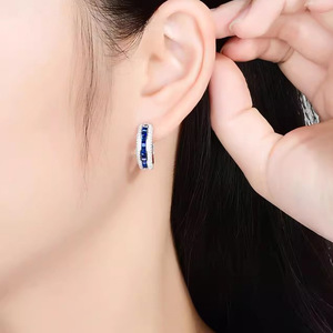 Orecchini a Cerchio con Accenti Blu per Donne, Accessori Classici per Uso Quotidiano - Product Image 5