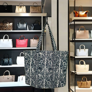 กระเป๋าโท้ทลายดอกไม้สุดหรู กระเป๋าผู้หญิงแบบเย็บติดกัน กระเป๋าสำหรับฤดูร้อน ผลิตในอินเดียโดยผู้ผลิตและผู้ส่งออกชาวอินเดีย - Product Image 2