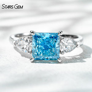 Bague de fiançailles unisexe classique à trois pierres en or blanc massif 18 carats avec diamant de laboratoire taille princesse Starsgem 3,01 carats E VS - Product Image 1