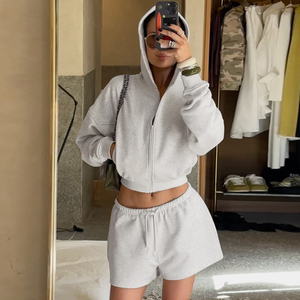 Ensemble décontracté américain pour femme : sweat à capuche uni, haut court zippé et short de sport taille haute à cordon de serrage – Tenue de sport confortable - Product Image 1