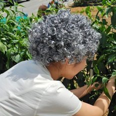 Chonkangs Perruques de cheveux blancs secs et humides en fibre à haute température (WFF8135) Styles de vague lâche naturelle avec frange pour le maquillage de grand-mère - Product Image 1
