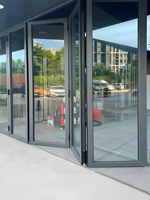 Portes pliantes intérieures modernes en alliage d'aluminium étanches pour chambre et cour, design raffiné pour villas et appartements