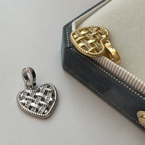 S925 Pure Silver <b>French</b> Retro Diamond Grid Pendant <b>Vintage</b> European American Niche Design Inlaid Heart Pendant Charming Retro - Product Image 5