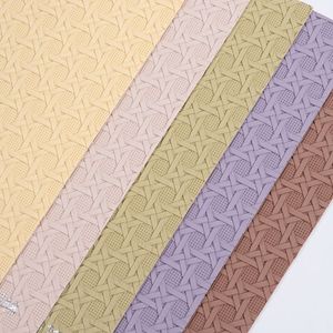 Rollos de piel sintética de Pvc resistente al agua tela de cuero sintético colorido en relieve sintético para uso en Bolsos De Mujer - Product Image 2