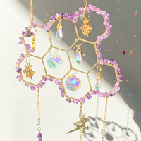 Wabenförmiger Bienen-Sonnenfänger Kristall-Windspiel - Handgefertigter Goldrahmen Rosa Perlenverzierter Fensterhänger Heim- und Gartendekoration Geschenk