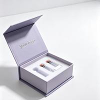 Boîte d'emballage cosmétique personnalisée avec fermeture magnétique en carton rigide et insert ajusté pour la présentation de flacons de soins de la peau