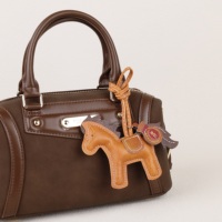 Breloque de sac en cuir PU tendance motif cheval, pendentif élégant pour les amateurs de mode et l'usage quotidien