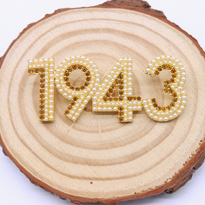 Diseñador de moda 3 filas perla y piedra acento 18K chapado en oro griego Philo año de fundación 1943 tono broche de hermandad Pin - Product Image 4