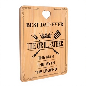 <span class=keywords><strong>Planche</strong></span> à découper en bambou gravée en gros pour <span class=keywords><strong>papa</strong></span>, plateau à charcuterie en bois gravé au laser « Le Père Grill », cadeau pour la fête des pères - Product Image 1