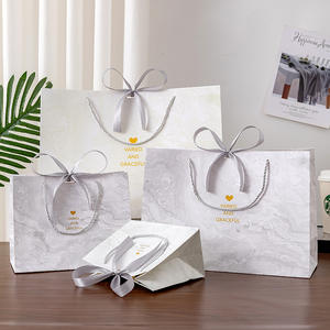 Sacs en papier kraft <span class=keywords><strong>blanc</strong></span> marbré de luxe pour vêtements, chaussures, emballages cosmétiques avec nœud en ruban et matériaux recyclés - Product Image 2