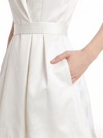Robe blazer blanche élégante sans manches, col en V à revers cranté, taille ceinturée, coupe trapèze, robe de cérémonie avec poches