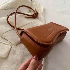 Bolso de Hombro Tipo Baguette 2025, Color Sólido, Estilo Vintage, Minimalista, Pequeño, Anti-Robo, con Cierre, Portátil y Moderno - Product Image 4