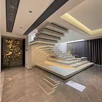 Escalier en pierre empilée, structure en acier, villa duplex simple sur mesure, balustrade en verre