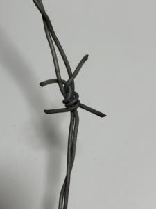 Fil barbelé galvanisé 50 kg/rouleau 500 m, <span class=keywords><strong>prix</strong></span> préférentiel usine, fil barbelé durable, fil barbelé <span class=keywords><strong>de</strong></span> sécurité pour clôtures agricoles - Product Image 4