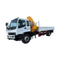 Grue de chantier ISUZ U à essieu simple montée sur camion avec flèche articulée à 4 sections XC MG de 8 tonnes et pompe hydraulique haute performance