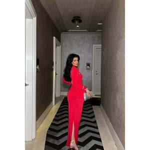 Robe de bal de luxe rouge avec détail fenêtre de style Paris, ornée de sequins et de perles, style droit simple, taille empire, longueur genou, pour soirée et fête - Product Image 1
