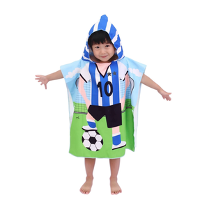 HDJ Poncho de bain pour enfant motif joueur de football 60x120cm, serviette de plage en polyester à séchage rapide, design dessin animé - Product Image 1
