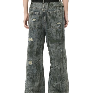Jeans de Mezclilla Azul Claro Desgastado, Rotos Artísticos, Parches, Corte Holgado y Recto, Estilo Vintage Lavado, Casual, Cintura Media, para Hombre y Mujer - Product Image 5