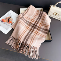 Écharpe-châle surdimensionnée à carreaux en fausse laine chaude avec pompons, châle d'hiver tendance pour femme, châle doux à carreaux OEM/ODM