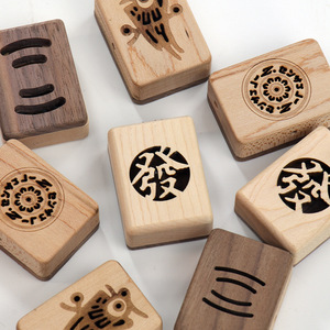 Pendentif diffuseur d'aromathérapie Mahjong ajouré en bois massif pour grille d'aération de voiture, conception magnétique, pour la maison, le bureau, ou comme cadeau - Product Image 4