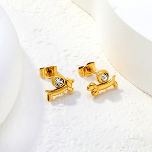 Pendientes de Perro Salchicha Chapados en Oro de 18k con Forma de Animal y Cristales Engastados, Joyería de Regalo, Diseño Sencillo y Moderno - Product Image 3