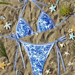 ชุดบิกินี่แบบ 2 ชิ้นสำหรับผู้หญิง ทรงไฮคัท ผ้าสแปนเด็กซ์/โพลีเอสเตอร์ ระบายอากาศได้ดี แต่งลูกไม้สีพื้น พร้อมตกแต่งช่วงเอว ไซส์ XL บวกไซส์ - Product Image 1